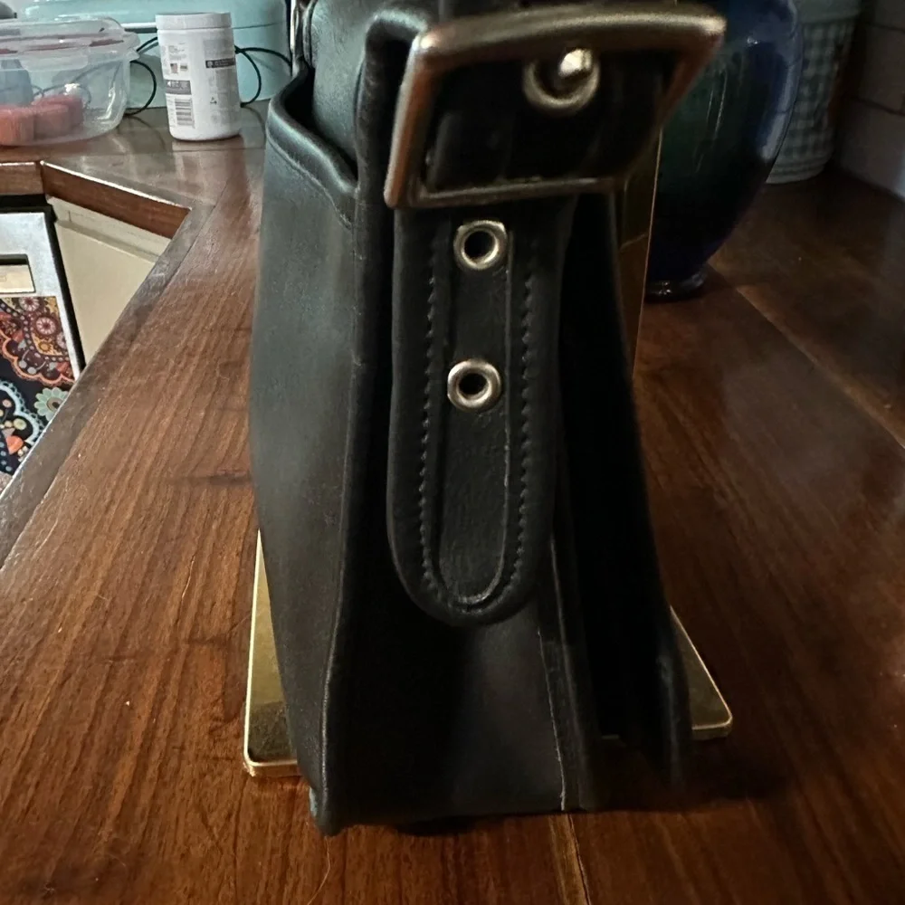 Legacy Vintage Coach. No. LOZ -9145. 1990s. Magnetic Flap Crossbody